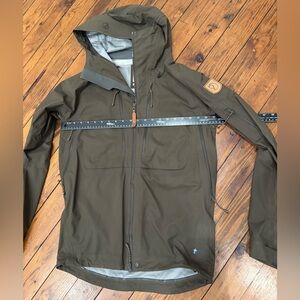 FJALLRAVEN Eco-shell technical waterproof rain shell jacket Olive drab
